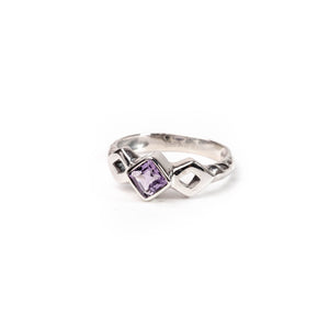 
                  
                    Ring Amethyst Rhombus
                  
                