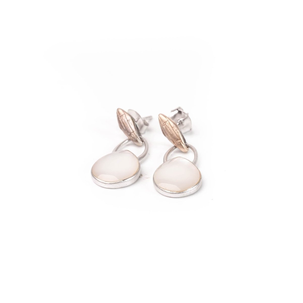 Earstud Gold Sandblaster White Shell - Love Anchor Bali